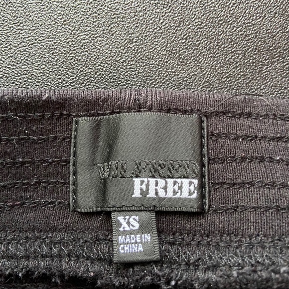3/$30 Wilfred Free Black Joggers / Sweatpants - Picture 4 of 4